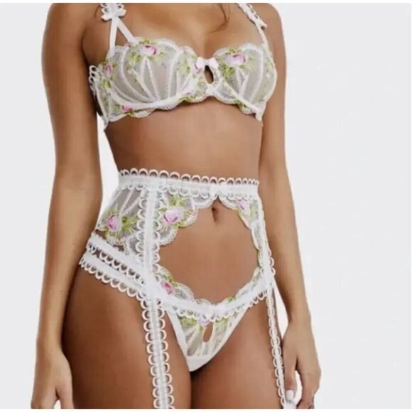 NWT For Love & Lemons Trellis Rose Embroidered Garter Belt in White - Small - Picture 1 of 8